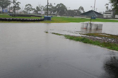 oakleigh track flooded