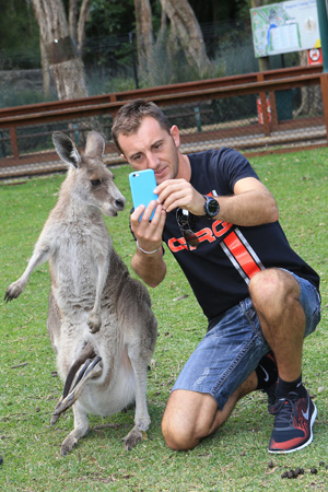 Forè takes a selfie with a 'roo