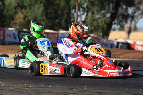 Scott Howard and Adam Hunter shared victories in the heat races for DD2 Masters