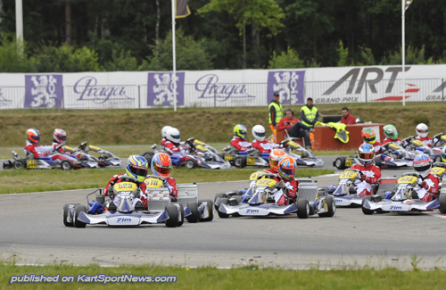 Scramble in the opening corners of an Academy Trophy race