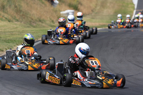 Matthew Payne (#96) leading the Junior Max Trophy field at the opening round 