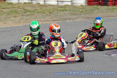 KZ2 winner Daniel Currey holds out Simon Gwilliam (21) and Peter Newland