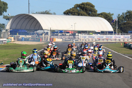 The TAG 125 Light field race into turn one at Bolivar Raceway